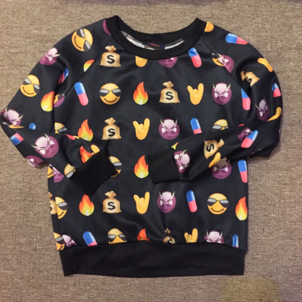 BNWOT • EMOJI TOP